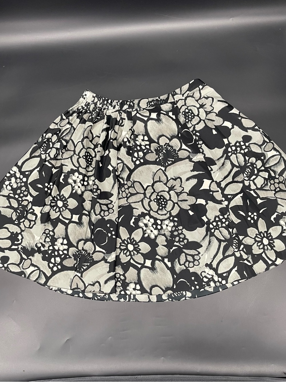 Vintage Y2K Moschino black and white floral skirt made in Italy Women's size 8